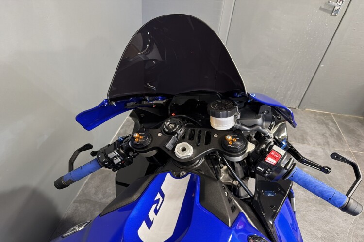2020 YAMAHA R1, Blue - photo 8