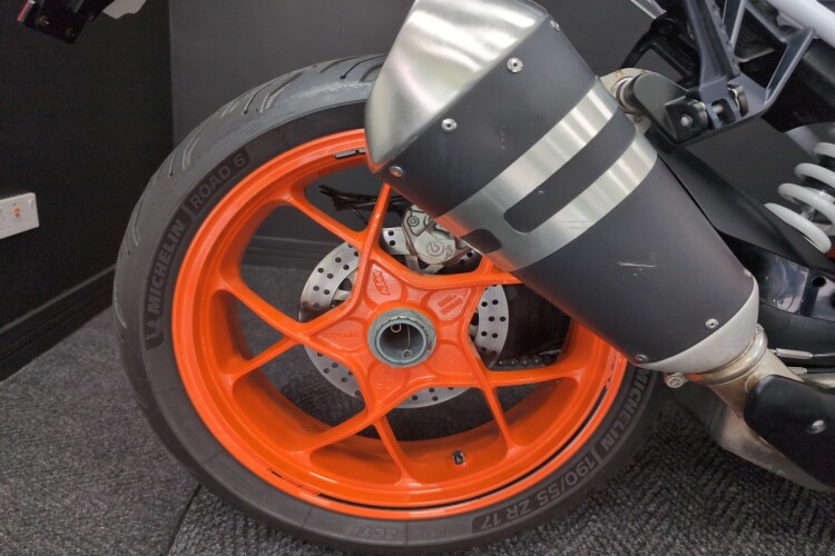 2019 KTM 1290 SUPER DUKE R, White - photo 9