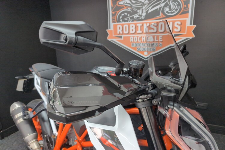 2019 KTM 1290 SUPER DUKE R, White - photo 11