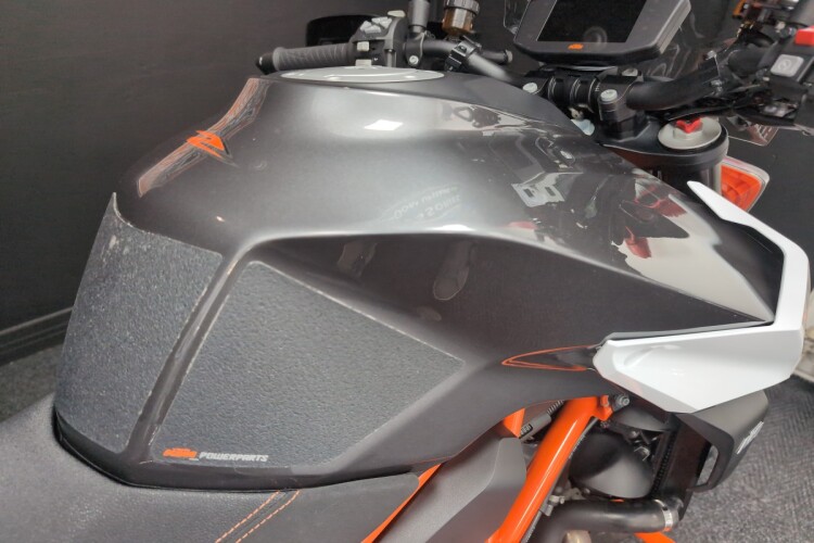 2019 KTM 1290 SUPER DUKE R, White - photo 12