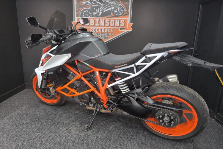 2019 KTM 1290 SUPER DUKE R, White - photo 13