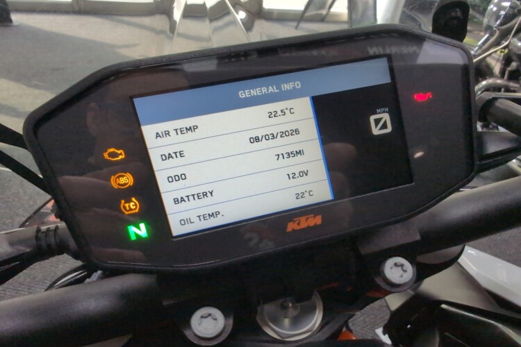 2019 KTM 1290 SUPER DUKE R, White - photo 16