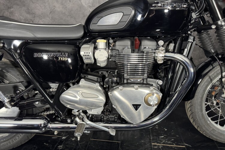 2026 TRIUMPH BONNEVILLE T120, Black - photo 4