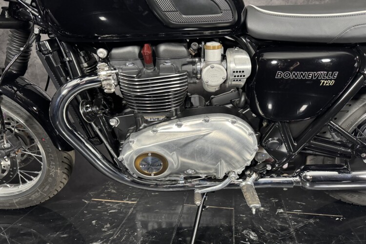 2026 TRIUMPH BONNEVILLE T120, Black - photo 9