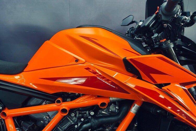 2024 KTM 1390 SUPER DUKE R, Orange - photo 10