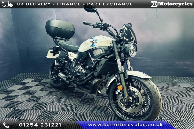2025 YAMAHA XSR700, White