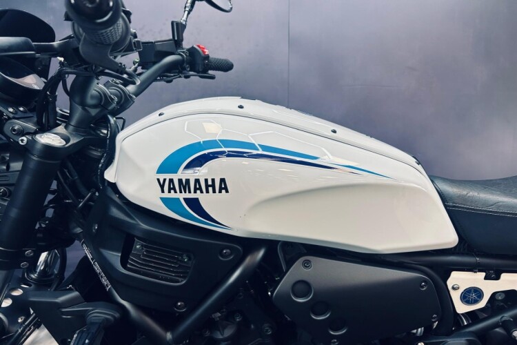 2025 YAMAHA XSR700, White - photo 6