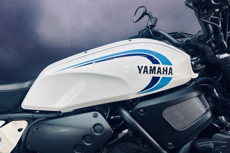 2025 YAMAHA XSR700, White - photo 9