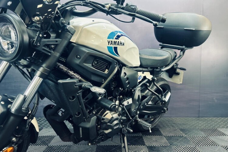 2025 YAMAHA XSR700, White - photo 11