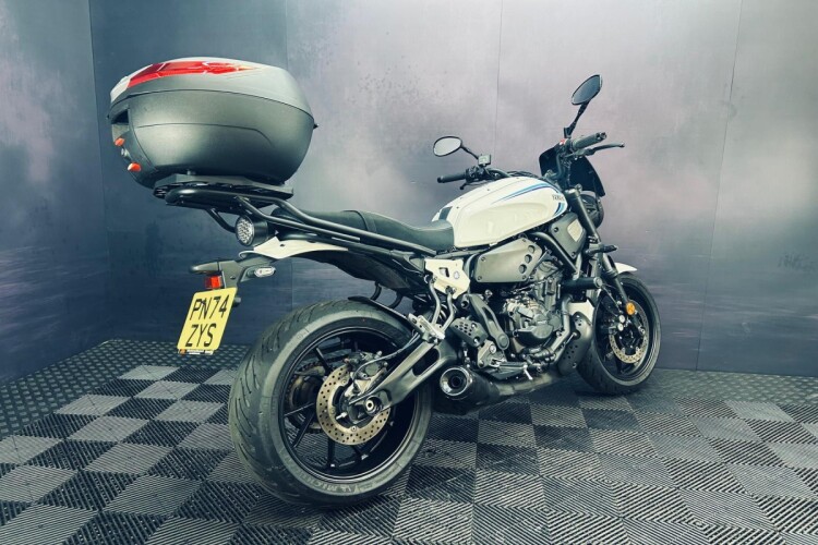 2025 YAMAHA XSR700, White - photo 12