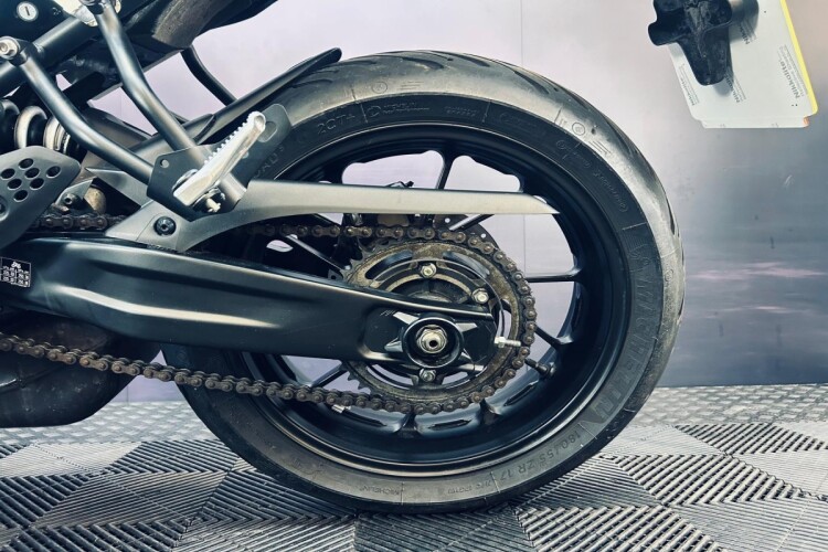 2025 YAMAHA XSR700, White - photo 17