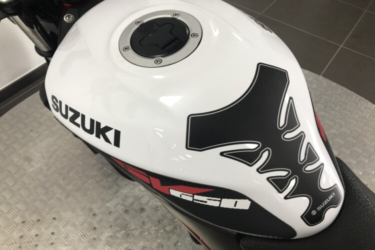 SUZUKI SV650