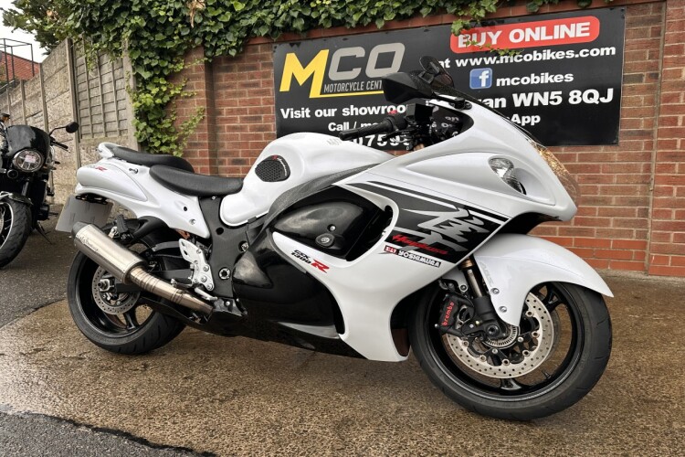 SUZUKI GSX1300R HAYABUSA