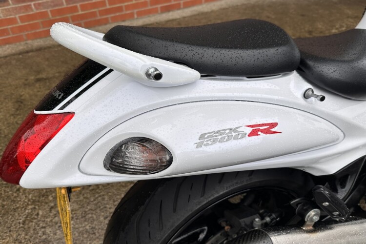 SUZUKI GSX1300R HAYABUSA