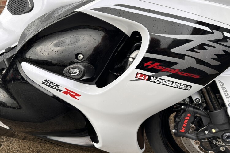 SUZUKI GSX1300R HAYABUSA