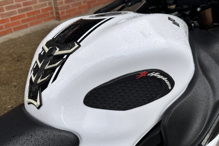 SUZUKI GSX1300R HAYABUSA