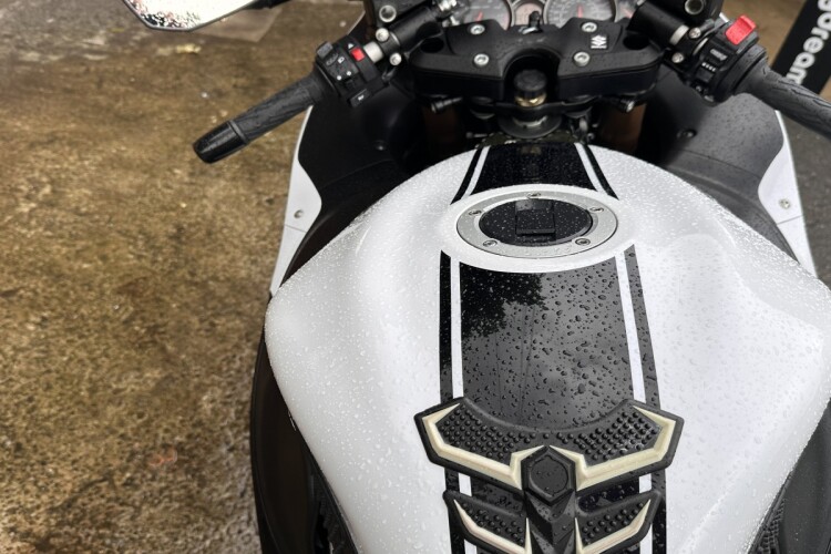 SUZUKI GSX1300R HAYABUSA