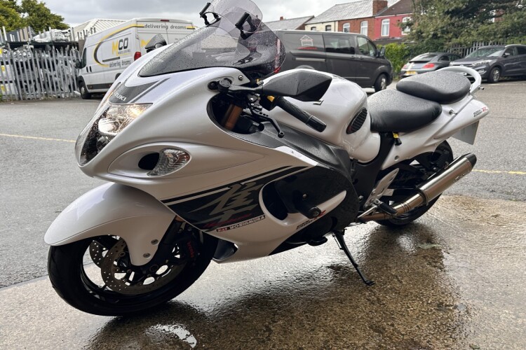 SUZUKI GSX1300R HAYABUSA