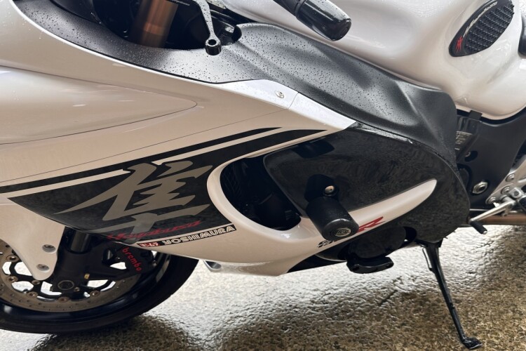 SUZUKI GSX1300R HAYABUSA