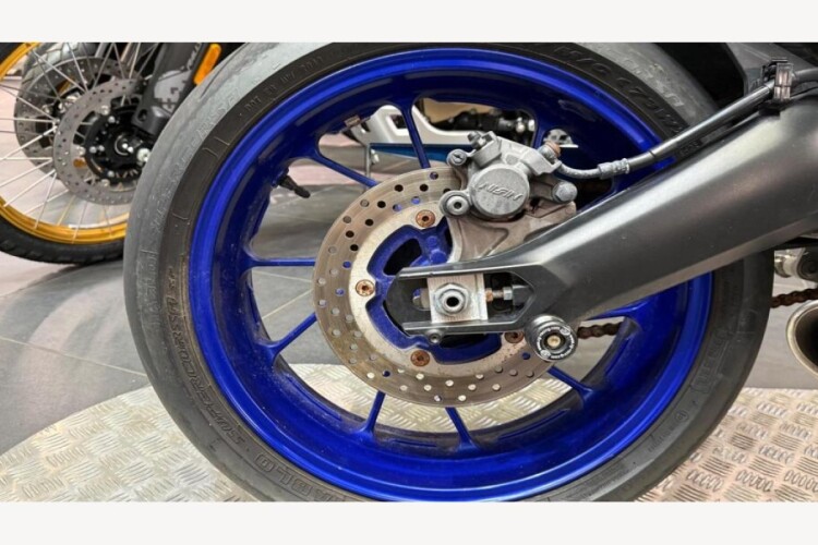 YAMAHA MT - 09