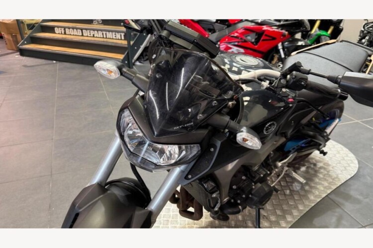 YAMAHA MT - 09