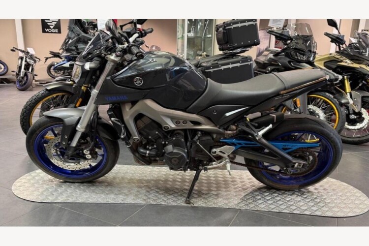 YAMAHA MT - 09