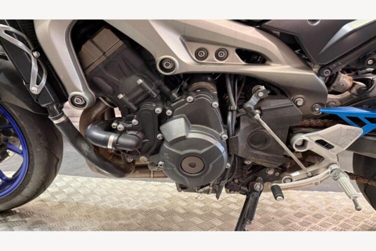 YAMAHA MT - 09