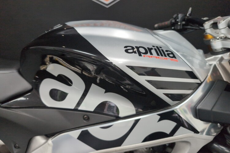 APRILIA TUONO 1100 V4