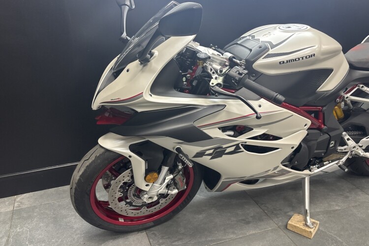 QJMOTOR SRK 921 RR