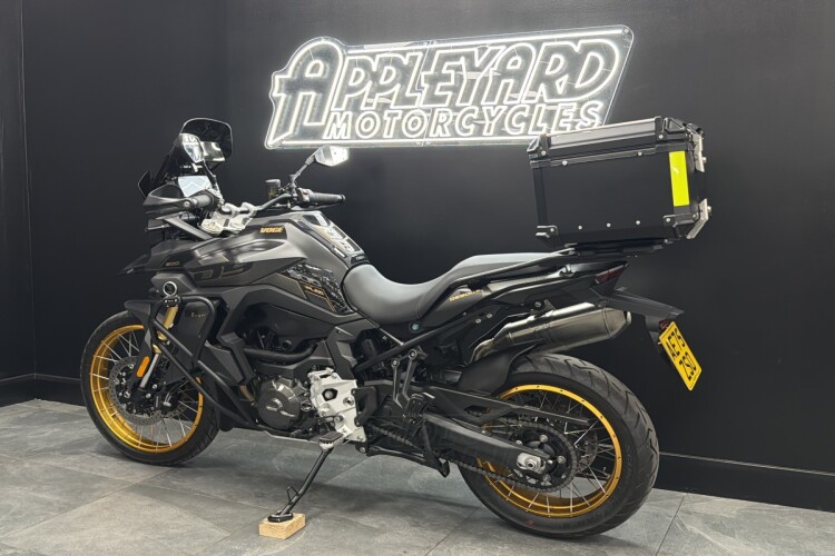 VOGE DS 900 X