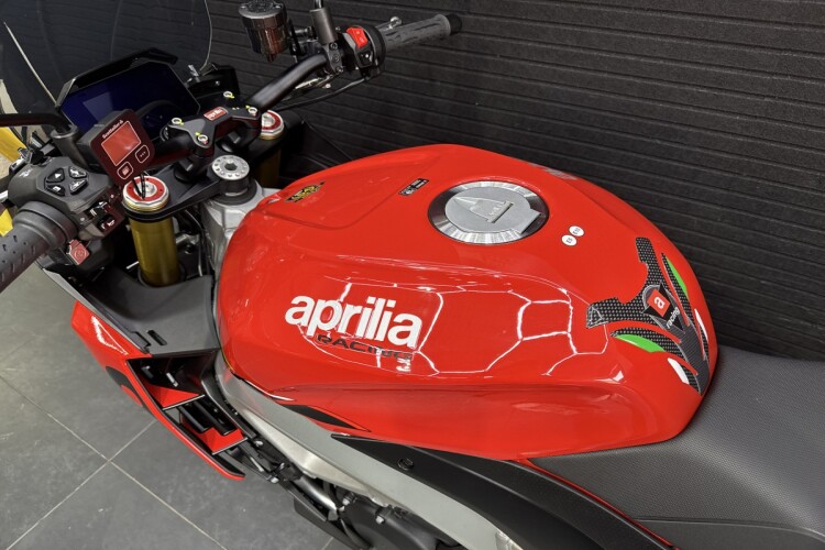 APRILIA TUONO 1100 V4