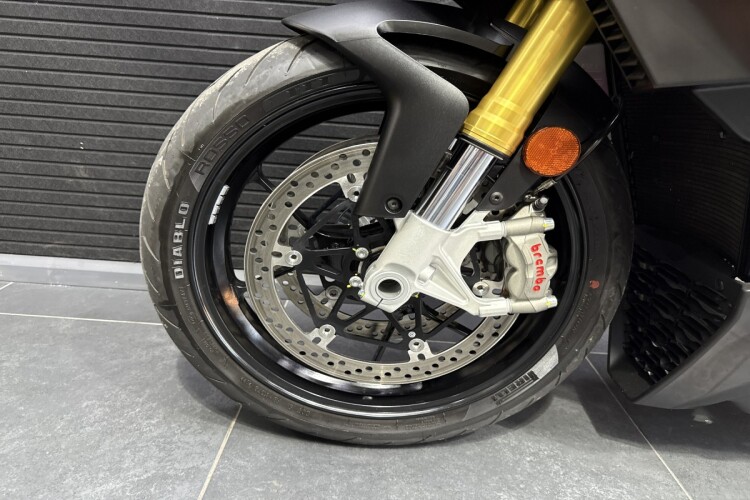 APRILIA TUONO 1100 V4