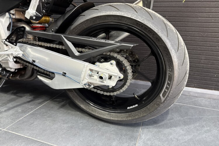 APRILIA TUONO 1100 V4
