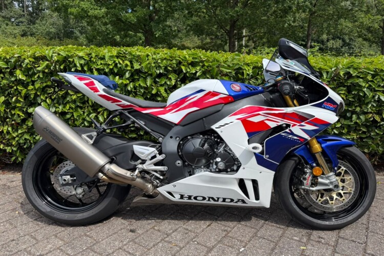 2022 HONDA CBR1000RR FIREBLADE SP, White - photo 2