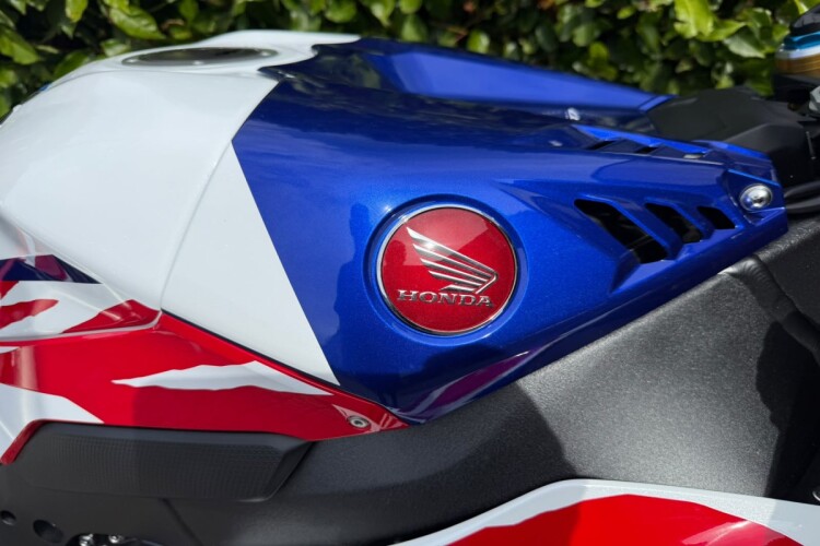 2022 HONDA CBR1000RR FIREBLADE SP, White - photo 12