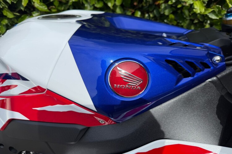 2022 HONDA CBR1000RR FIREBLADE SP, White - photo 13