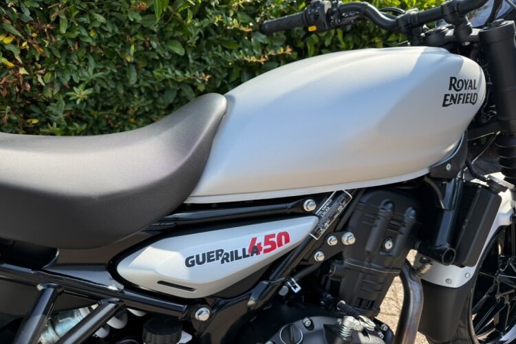 2026 ROYAL ENFIELD GUERRILLA 450, Silver - photo 11