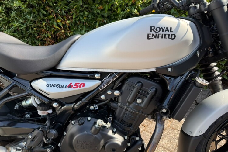 2026 ROYAL ENFIELD GUERRILLA 450, Silver - photo 12
