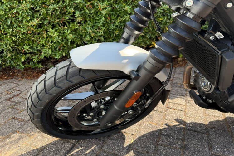 2026 ROYAL ENFIELD GUERRILLA 450, Silver - photo 16
