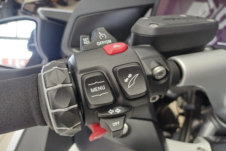 2023 BMW R 1250 RT, White - photo 15