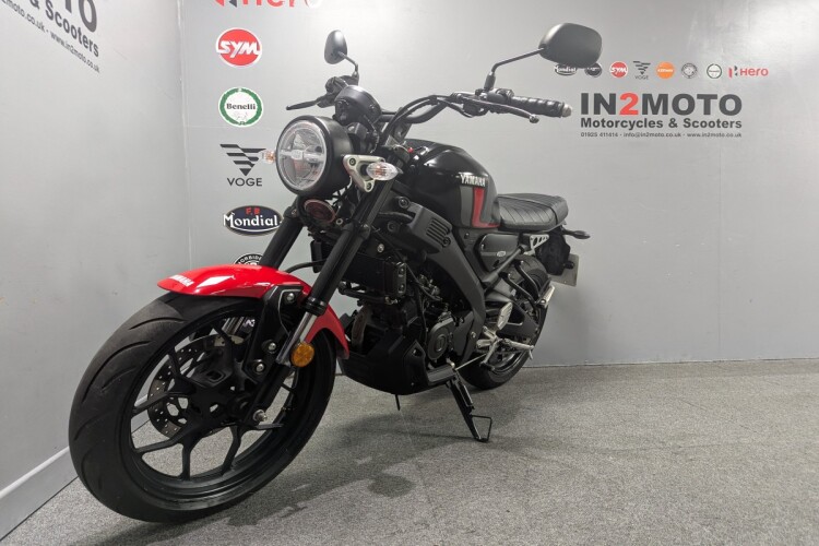 YAMAHA XSR125