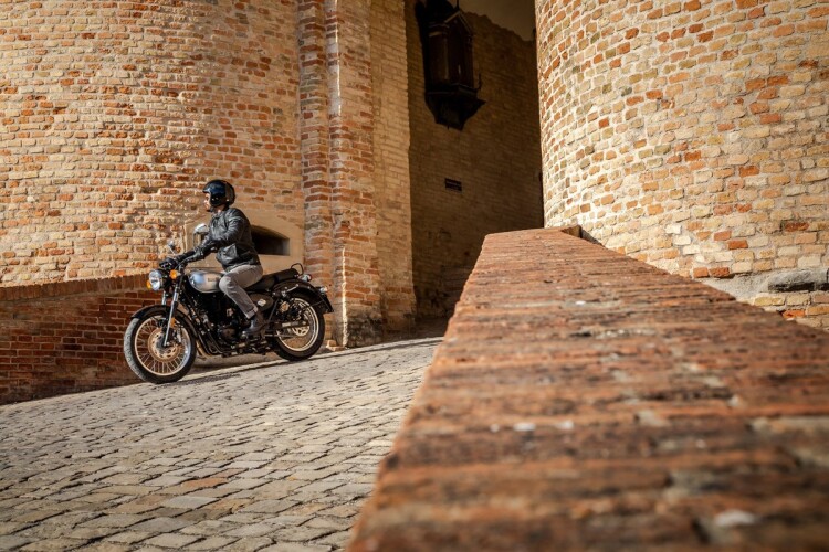 BENELLI IMPERIALE 400