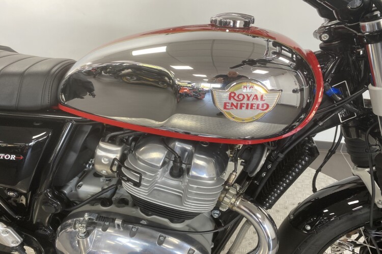 2024 ROYAL ENFIELD INTERCEPTOR, Silver And Red - photo 5