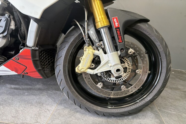 APRILIA TUONO 1000 V4