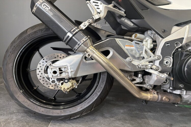 APRILIA TUONO 1000 V4