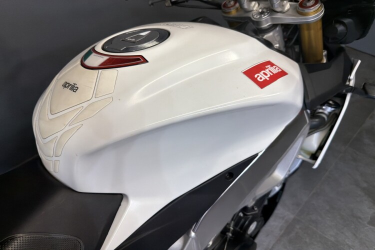 APRILIA TUONO 1000 V4