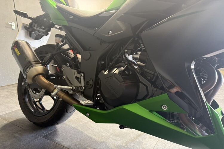 KAWASAKI Z300