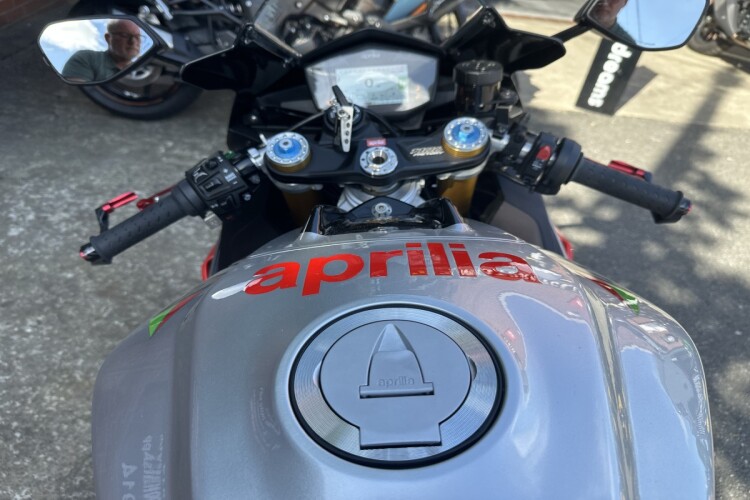 APRILIA RSV4