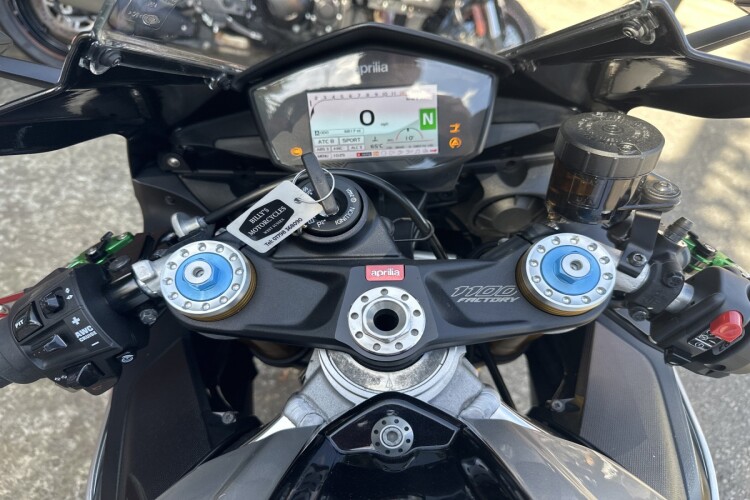 APRILIA RSV4