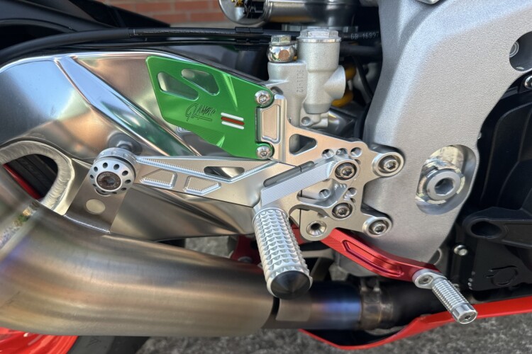 APRILIA RSV4